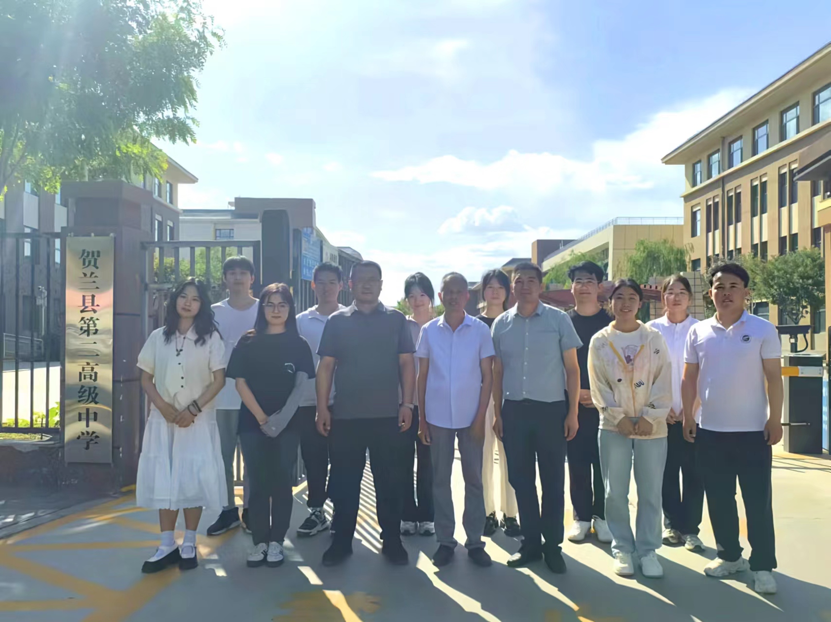 beat365官方网站资助政策宣讲小组与贺兰县教育体育局老师合影 beat365官方网站资助政策宣讲小组与贺兰县教育体育局老师合影